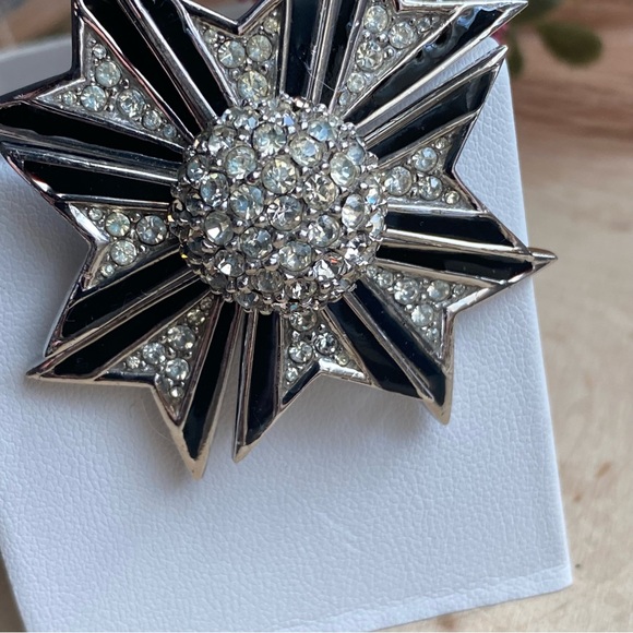 Vintage- Ciner- Enameled & Pave of Diamanté, Maltese Cross Brooch - Picture 3 of 11